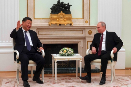 Kommentar / Der kleine neidische Bruder biedert sich an – Chinas Staatschef Xi Jinping zu Besuch in Moskau