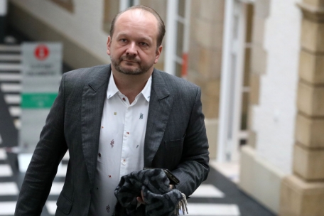 Frankreich / Wendung in der Causa Frank Schneider: Luxemburger Ex-Spion aus seinem Hausarrest verschwunden