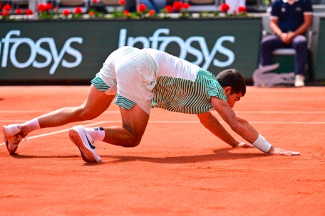 French Open / Krampf-Drama um Alcaraz: Djokovic steht im Paris-Finale